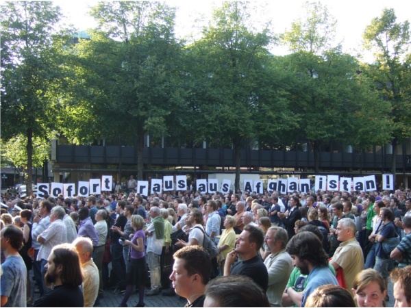 Aktion bei Wahlkampfveranstaltung mit Steinmeier, 07.09.2009